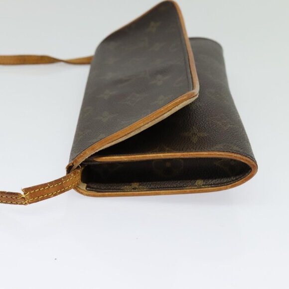 LOUIS VUITTON Monogram Pochette Twin GM Shoulder Bag - Picture 4 of 16